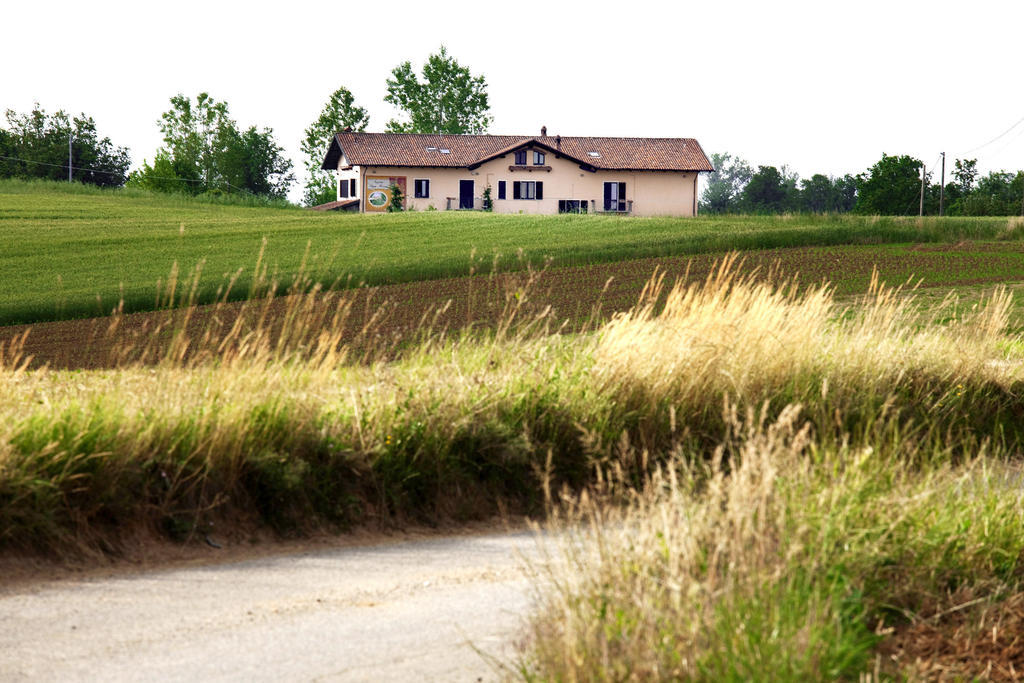 Villa Cascina Papa Mora Cellarengo Exterior foto