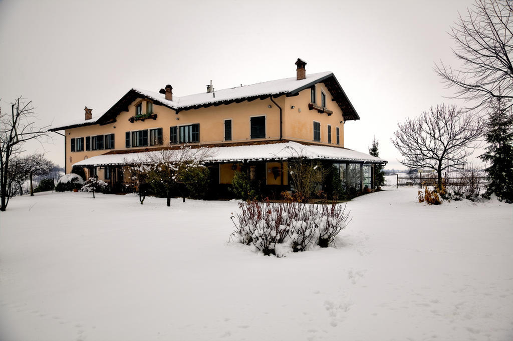 Villa Cascina Papa Mora Cellarengo Exterior foto